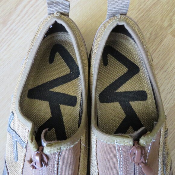 Anne Klein AK Women's Bronze Brown Fabric Front Zip Low Top Shoes Size 7.5 - Picture 5 of 12